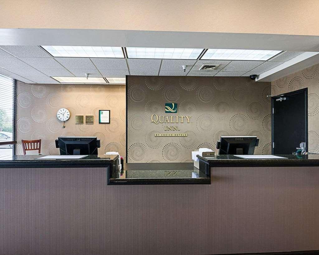 Quality Inn Льюисберг Интерьер фото